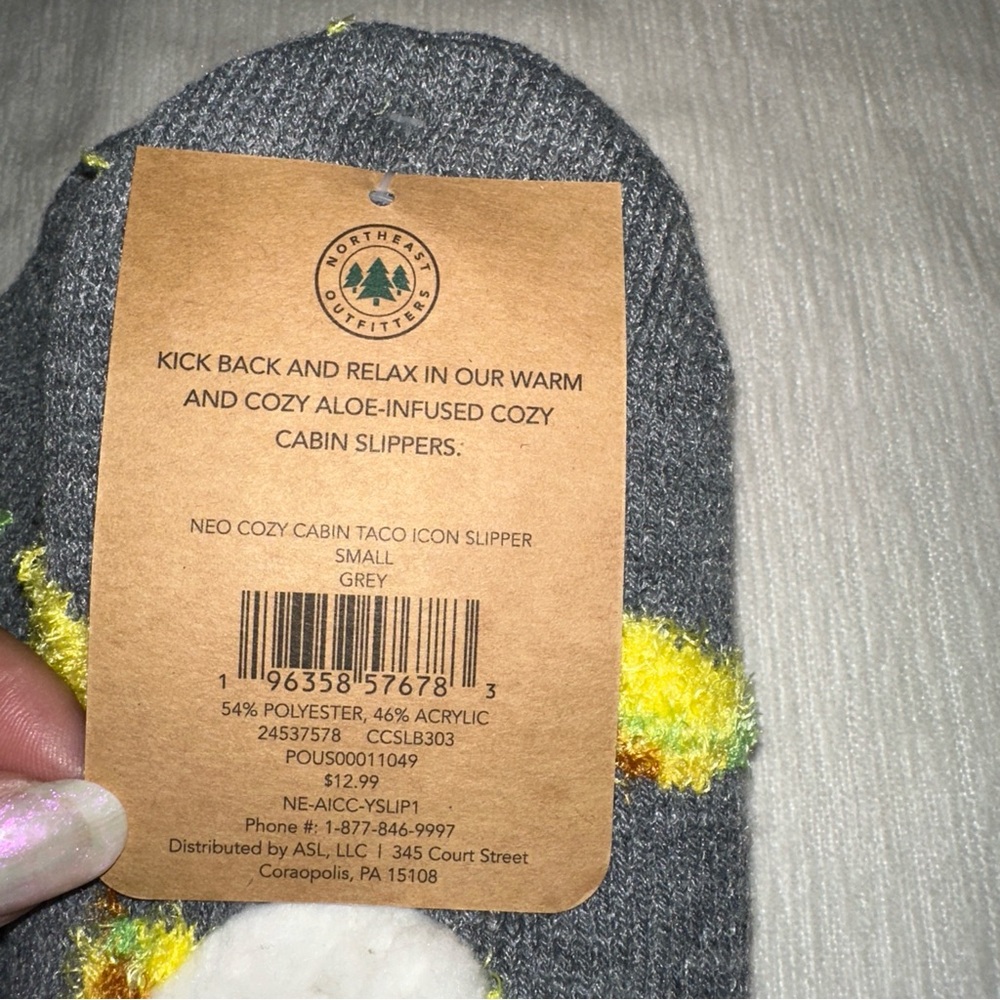 Northeast Outfitters Shoes Kids Small Grey Neo Cozy Cabin Taco Icon Slippers NWT - Picture 3 of 3